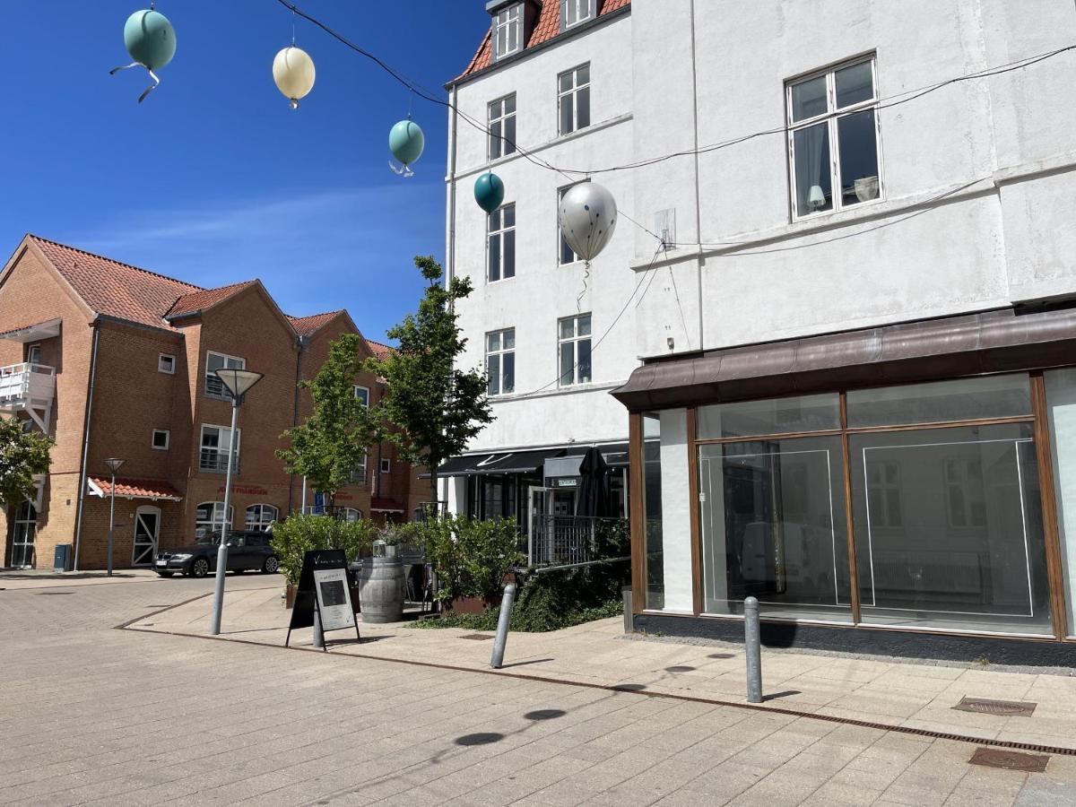 Aday - Blue Light Suite Apartment In The Center Of Hjørring Екстериор снимка