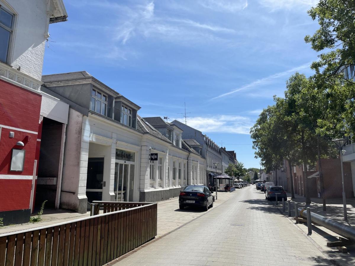Aday - Blue Light Suite Apartment In The Center Of Hjørring Екстериор снимка